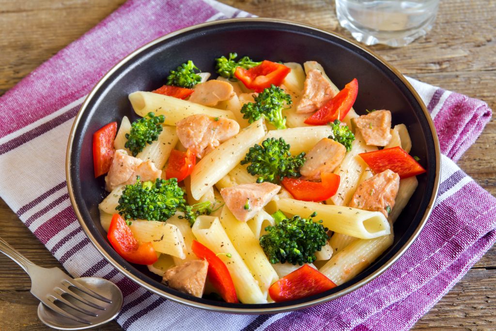 Pasta con Pollo y Vegetales